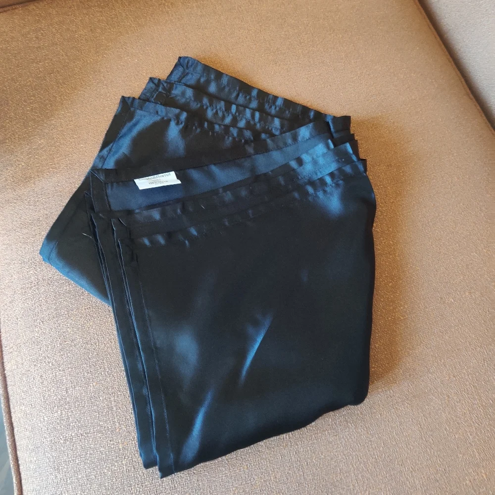 Crate & Barrel 4pc Royale Napkin Black